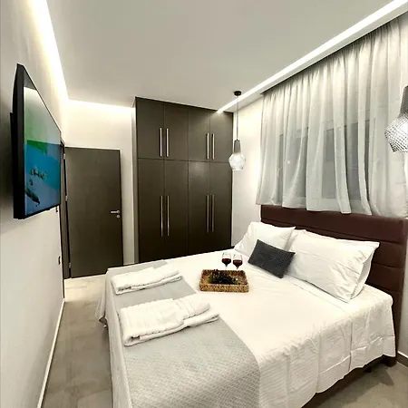 Flev's Luxury House With Pool Vakantiehuis Kremastí