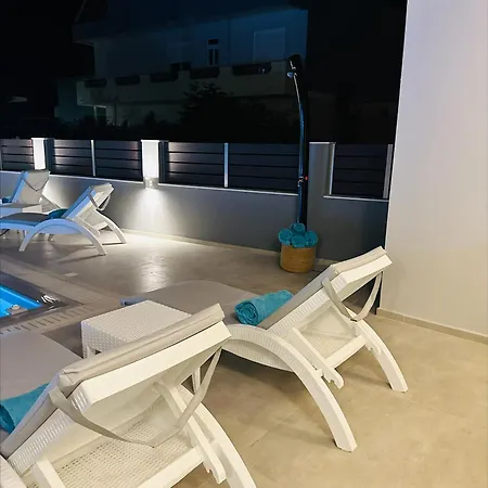Flev's Luxury House With Pool Vakantiehuis *